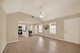 Building Photo - 13843 Northlake Dr