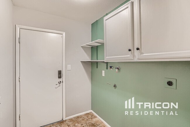 Foto del edificio - 10022 N 48th Ave
