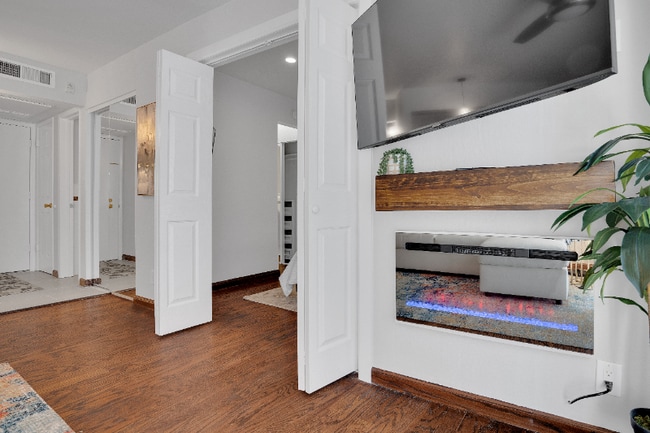 Photo - 320 N Civic Dr Apartment