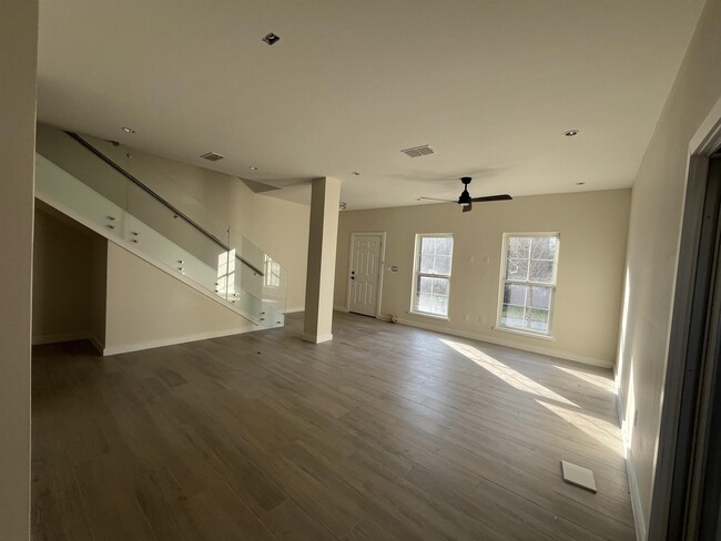 Building Photo - 210 Veracruz Dr