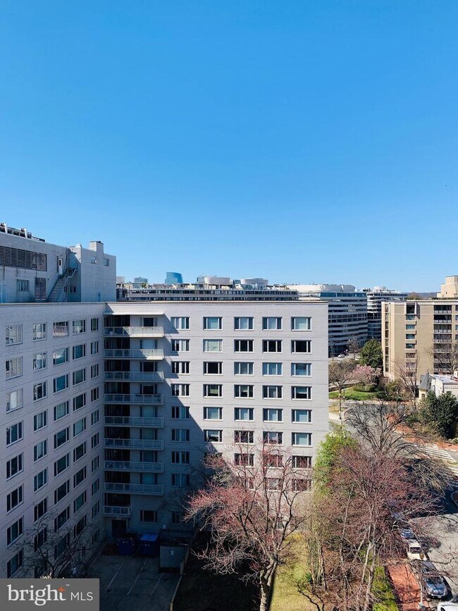 Building Photo - 730 24th St NW