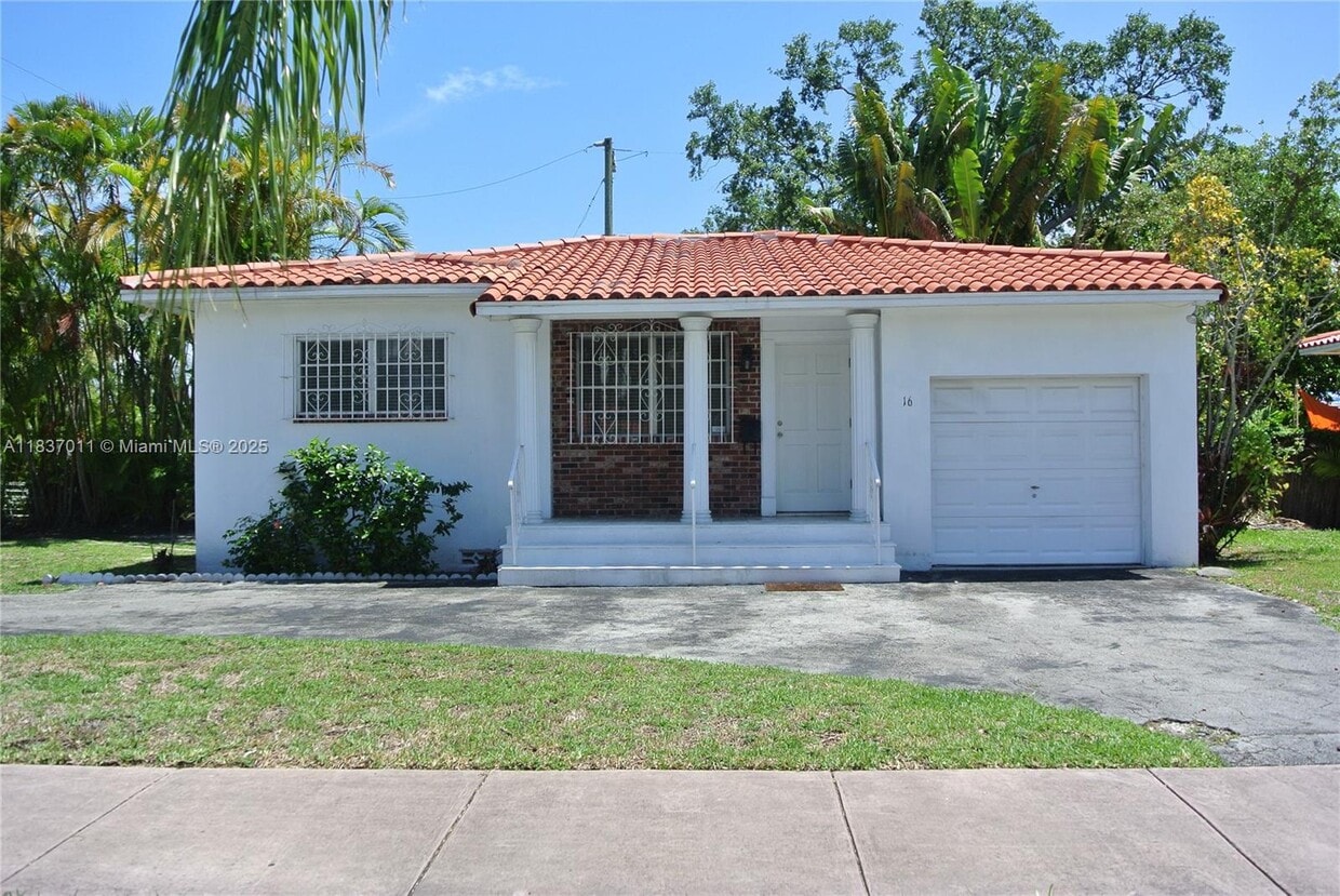 Primary Photo - 16 Malaga Ave