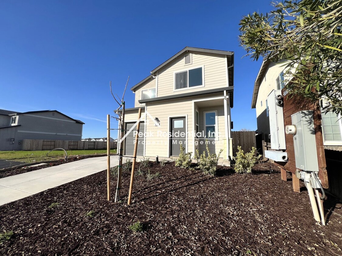 Foto del edificio - Brand New Sacramento 3bd/2.5ba House With ...