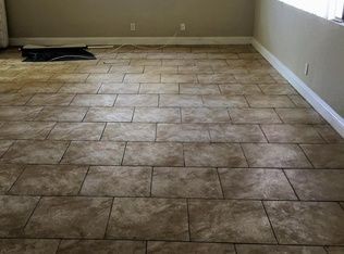 Building Photo - 3beds 2bath home with great lay out