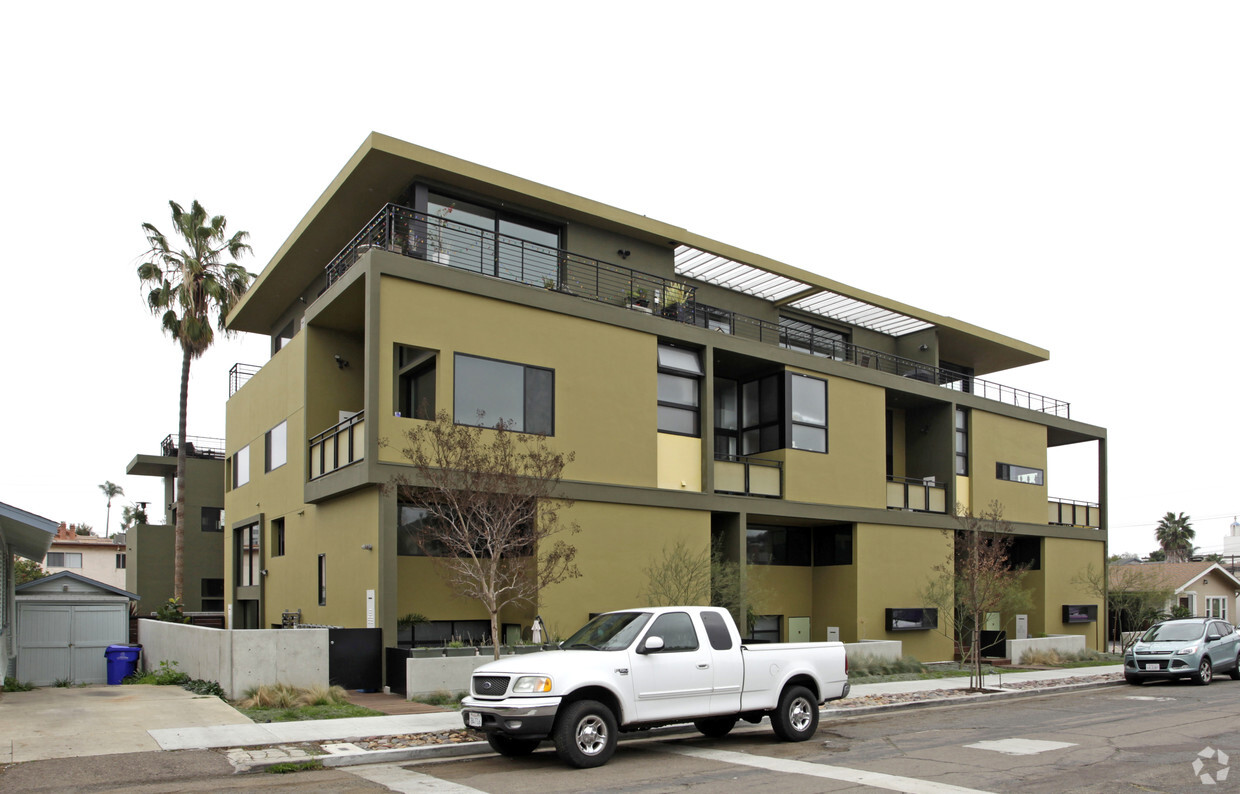 Building Photo - Centre Street Lofts