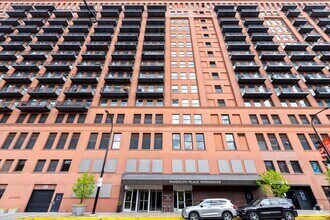 Building Photo - 165 N Canal St