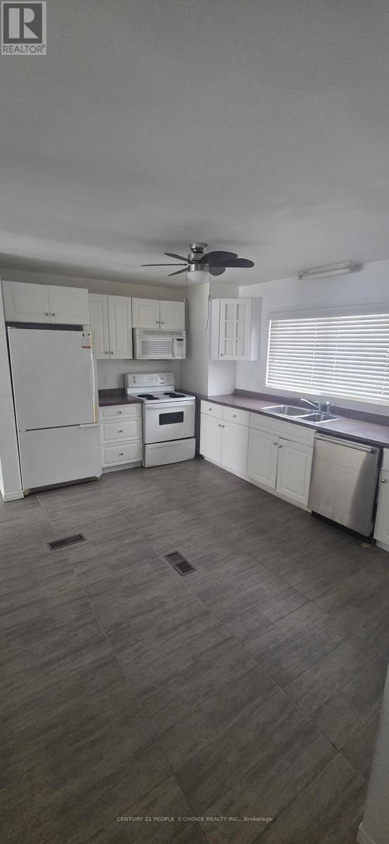 Building Photo - 3784 Sinnicks Ave