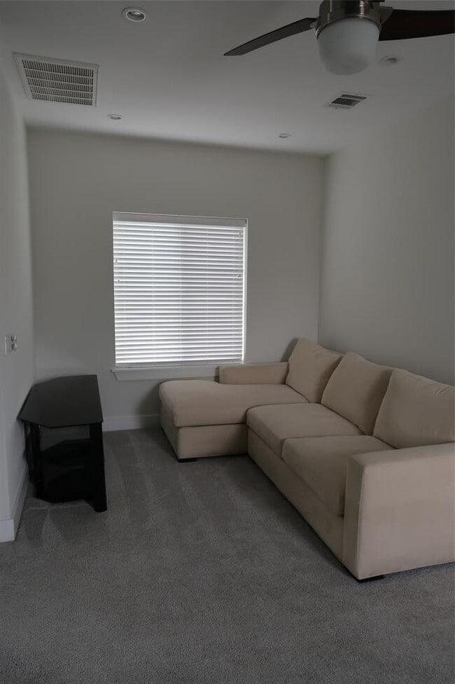 Foto del edificio - 5402 Woodrow Ave
