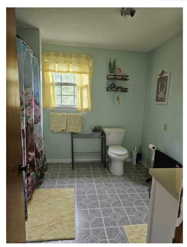 Building Photo - Darling 1 bedroom furnished house