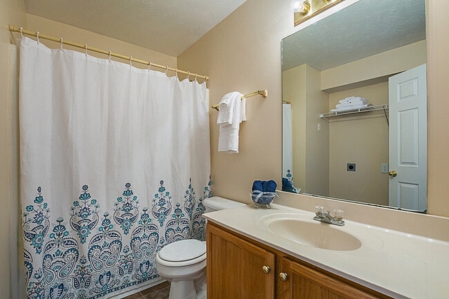 Gentry - Bathroom - Lyndon Crossings Apartments