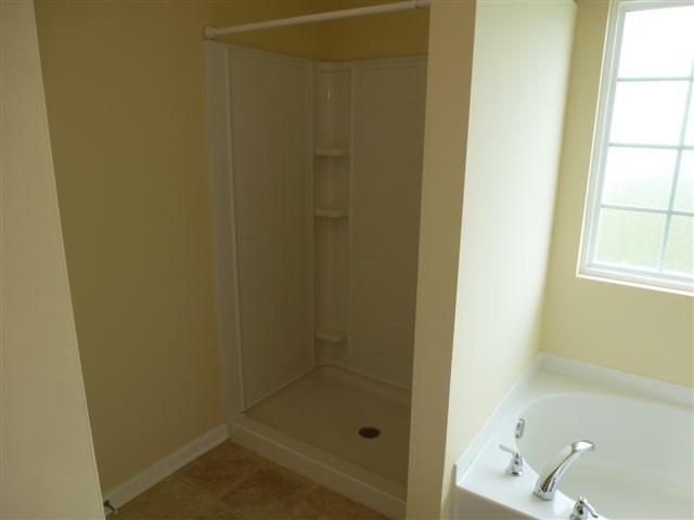 Building Photo - TWO STORY 5br/3ba Brick Home