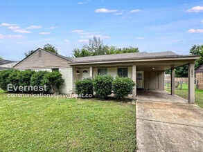 Building Photo - 2880 Normandy Dr