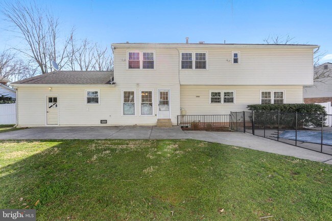 Foto del edificio - 8909 Maxwell Dr