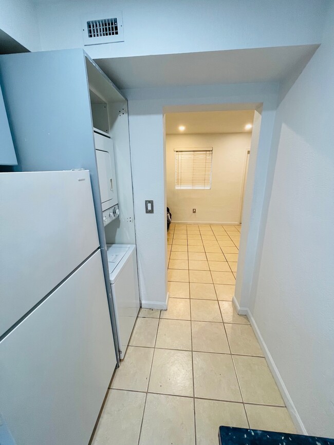 Kitchen/Laundry - 3680 Oak Ave