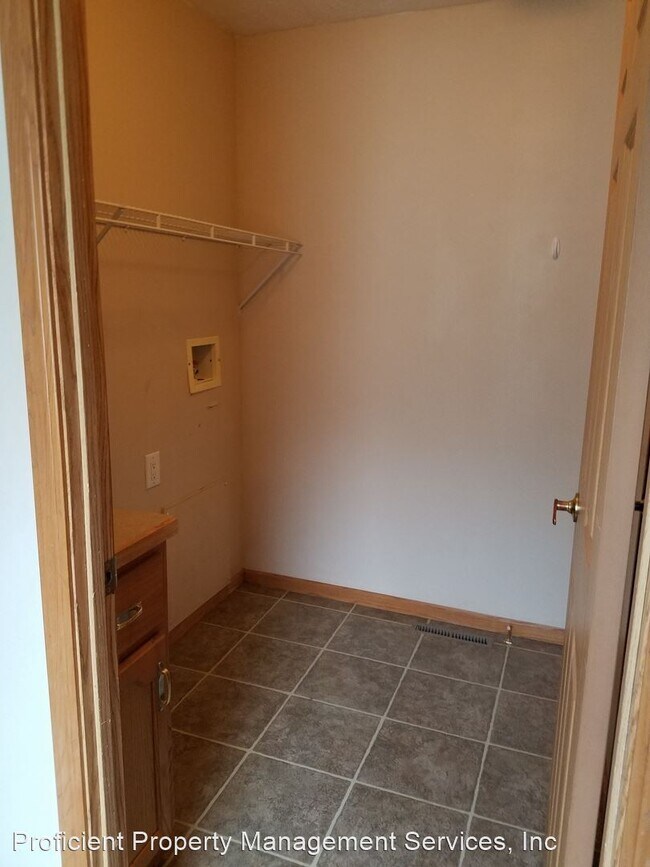Building Photo - 3 br, 2 bath House - 1332 Natalie
