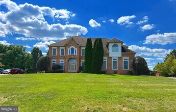 Building Photo - 11018 Shalom Ln