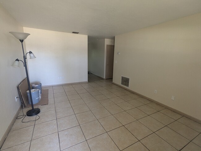 Photo - 1062 Orienta House