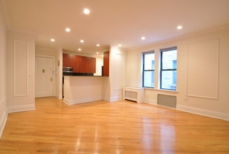 Building Photo - 130 E 70th St