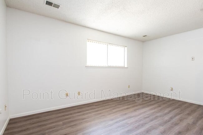 Building Photo - 844 N Waco Ave