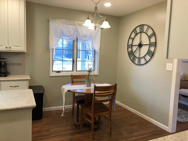 Breakfast nook - 20660 Edgewood Dr