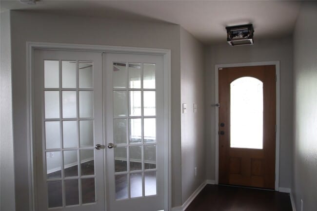 Building Photo - 2710 Sandberry Dr