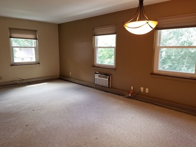 Building Photo - Mayflower Condo for Rent