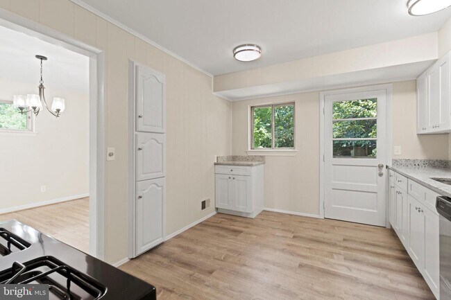 Foto del edificio - 1707 Forest Glen Rd
