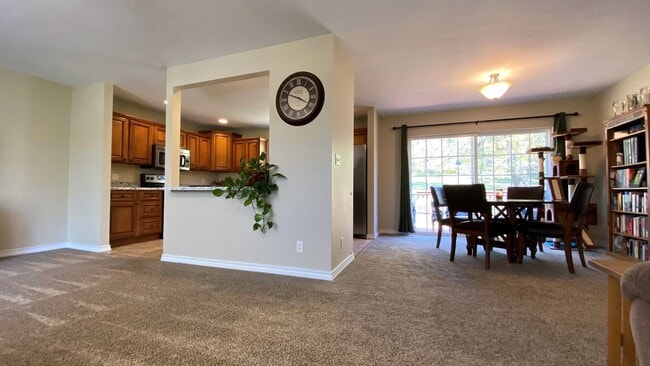 Building Photo - Gorgeous 3 Bedroom, 2 Bathroom Split Level...