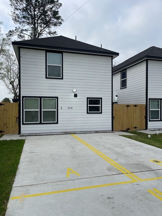 Building Photo - 6013 Wedgefield St