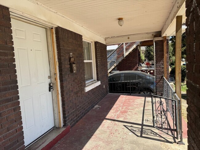 Building Photo - 604 Lowell Ave