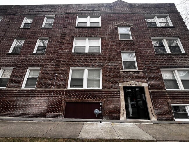 Foto del edificio - 3353 W Sunnyside Ave