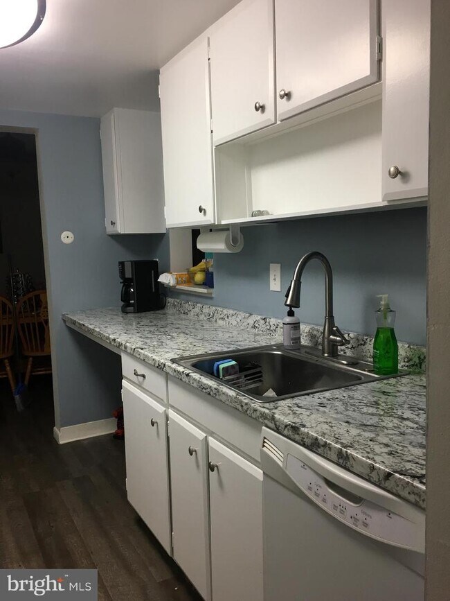 Building Photo - 436 Drummers Ln