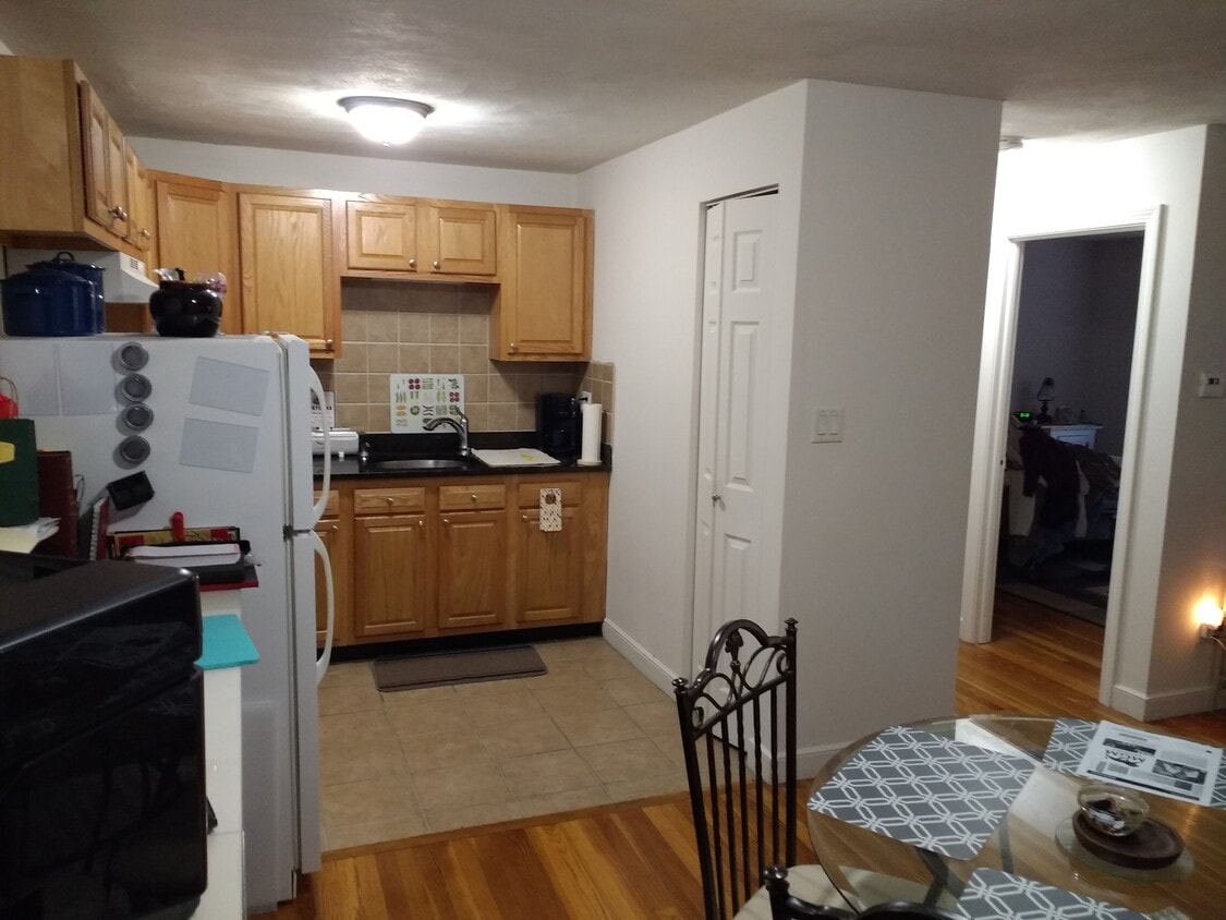 Primary Photo - 206 Collincote St