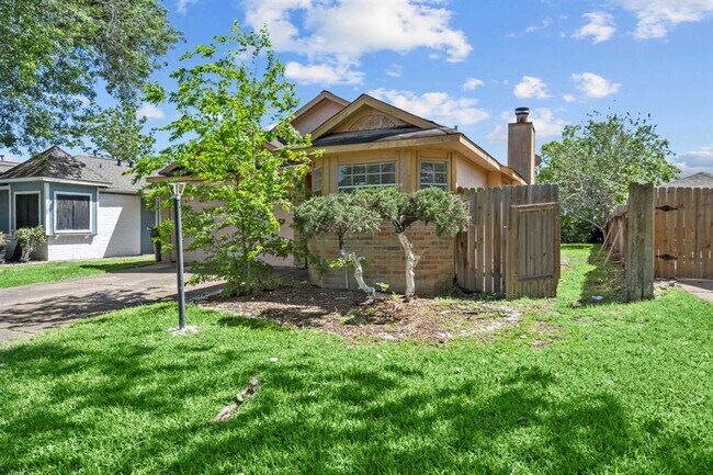 Building Photo - 5723 Lycomb Dr