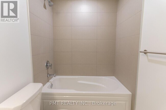 Photo du bâtiment - 2545 Simcoe St N