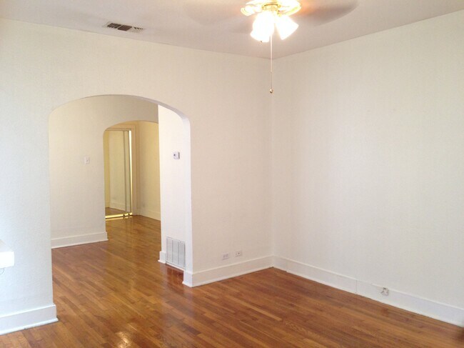 Foto del edificio - 713 E Elmira St