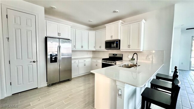 Building Photo - 43773 Sparrow Dr