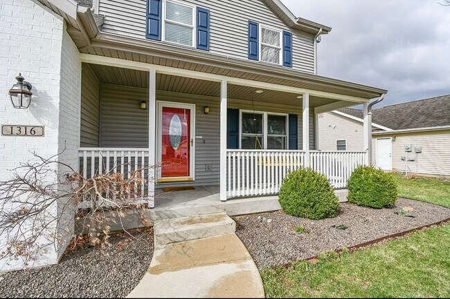 Foto del edificio - LARGE 3 Bedroom 2 Bath w/ basement