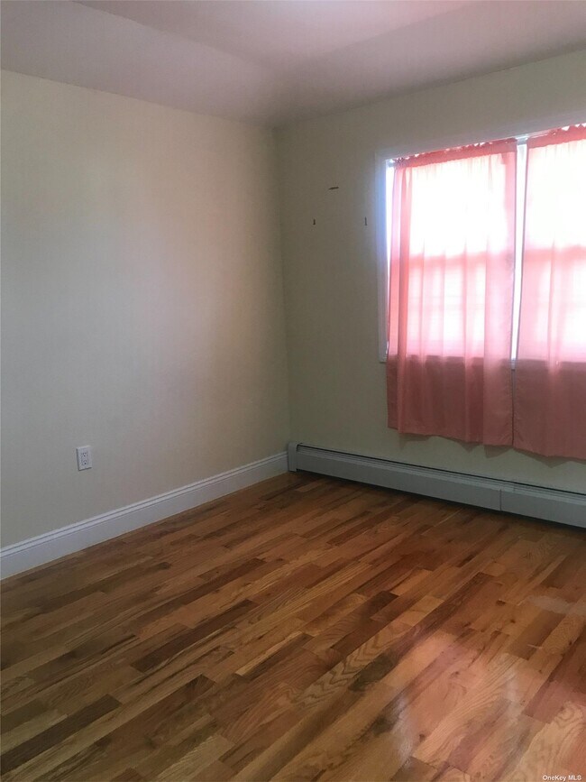 16443 75th Rd Unit 2FL, Queens, NY 11366 Room for Rent in Queens, NY