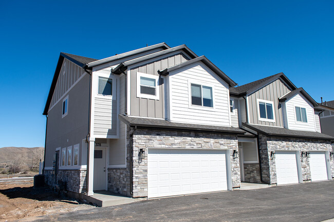 Building Photo - 396 N 100 W