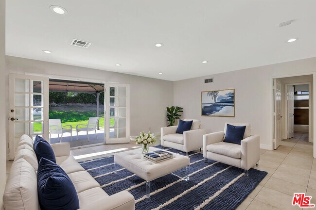 Foto del edificio - 6421 Franrivers Ave