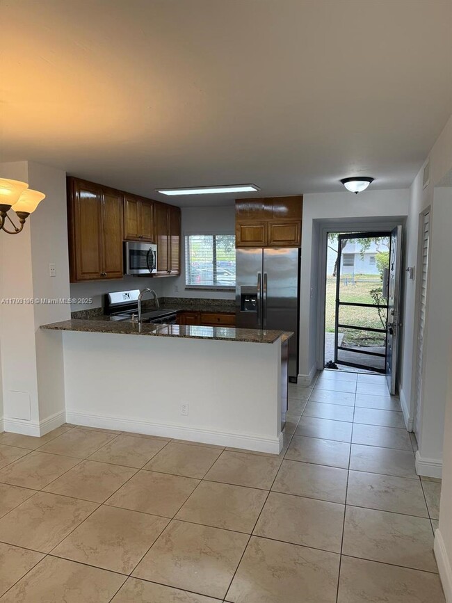 Foto del edificio - 8710 N Sherman Cir