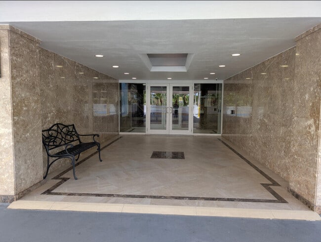 Foto del edificio - 1370 S Ocean Blvd
