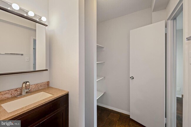 Building Photo - 4515 Willard Ave