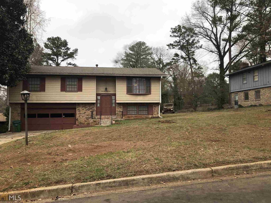 Primary Photo - 4223 Newcomb Rd
