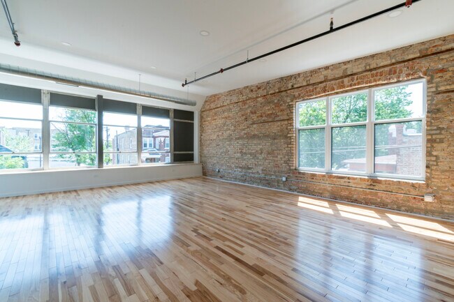 Building Photo - 2202 Lombard Ave