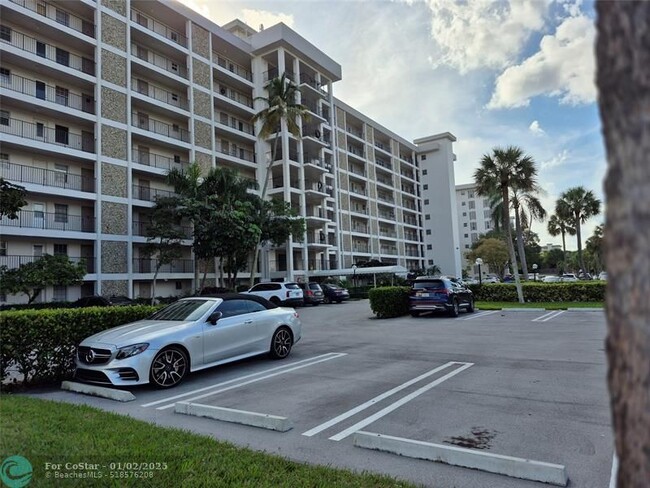 Foto del edificio - 3150 N Palm Aire Dr