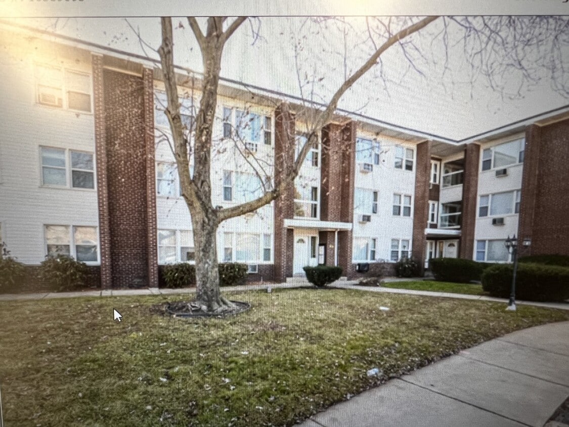 6619 W Lloyd Dr Unit 6B, Worth, IL 60482 Condo for Rent in Worth, IL