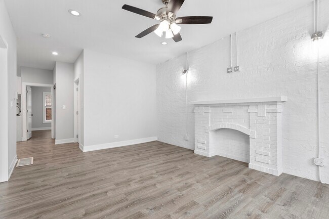 Foto del edificio - 6104 N Winthrop Ave