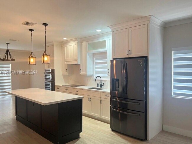 Foto del edificio - 897 E 20th St
